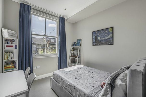 St. Stephens Avenue, Shepherds Bush, W12 - Photo 1