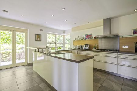 5 bedroom detached house to rent - Photo 2