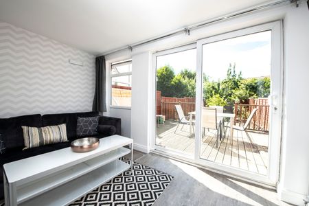 Double Room- Great Transport Links - Photo 4