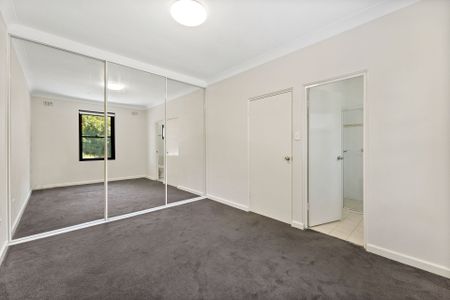 Cozy One Bedroom Unit in Convenient Location - Photo 4