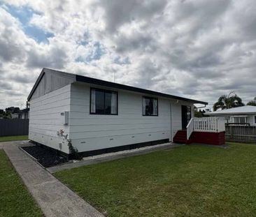 3 Bedroom Home in Melville – Fully Fenced, Next to Park - Photo 3