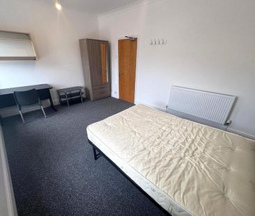 4 bedroom terraced house to rent - Photo 3