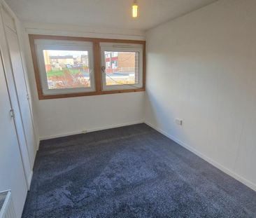 3 bedroom end of terrace house to rent - Photo 6