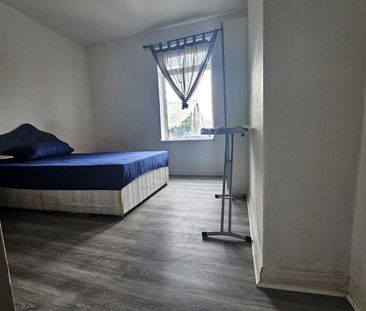 3 bedroom house of multiple occupation to rent - Photo 3