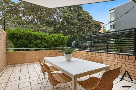 Modern One Bedroom Apartment in Vibrant Manly - Your Perfect Retreat! - Photo 2