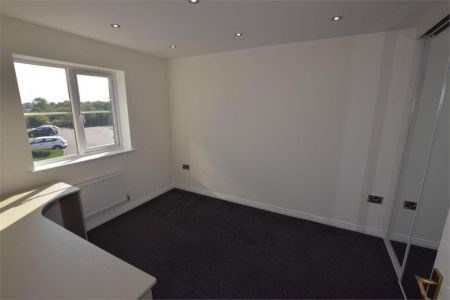 3 Bedroom Town House - Photo 3