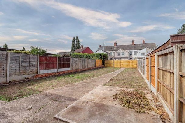 3 bedroom semi-detached house to rent - Photo 1