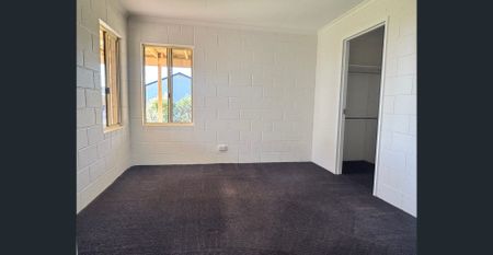 Bright & Spacious Beachside Home - Photo 5