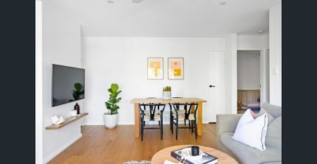 Beautiful Freshwater abode on a quiet leafy street - Photo 2