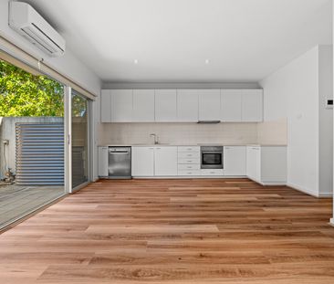 15 Silverash Drive, Bundoora VIC 3083 - Townhouse For Rent | Domain - Photo 1