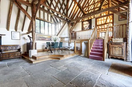 Well presented barn conversion with flexible accommodation arranged over three floors - Photo 2