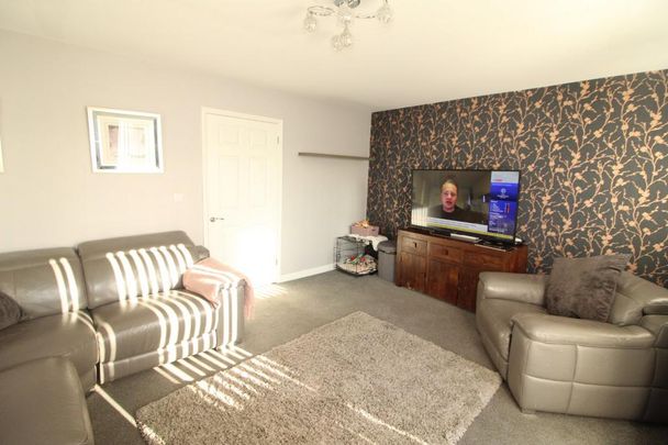 3 bedroom detached house to rent - Photo 1