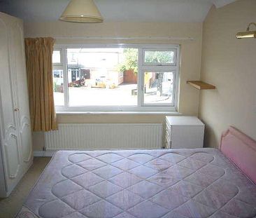 Bedroom Semi-detached House - Toddington Road, LU4 - Photo 4