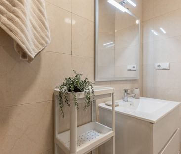 Magnificent room in Caños del Peral Street - Photo 5