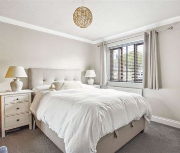 A beautifully presented, detached three bedroom family home with ga... - Photo 4