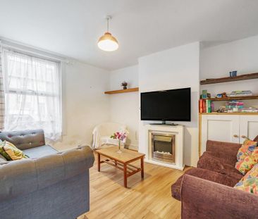 2 bedroom end of terrace house to rent - Photo 2