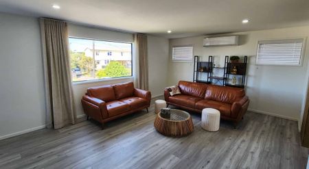 Large 4 bedroom family home - Photo 2