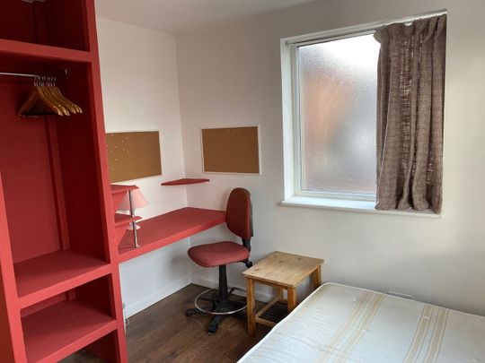 9 Bed Terraced House, Balmoral Road, M14 - Photo 1