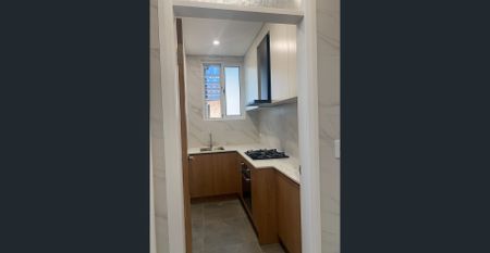 'brand new' studio-style flat - Photo 5