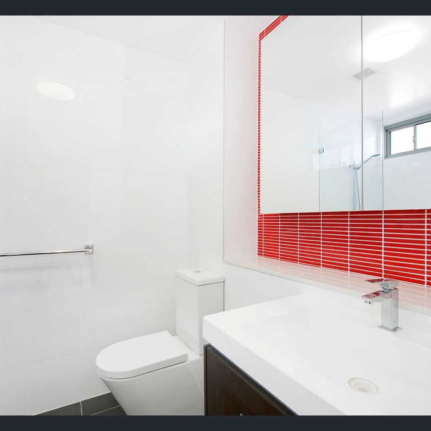 Beautiful split level apartment - Photo 1