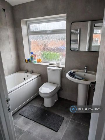 3 bedroom end of terrace house to rent - Photo 4