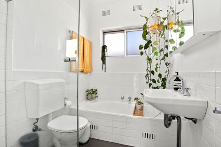 Contemporary Apartment Living with Beautiful District Views - Photo 4