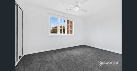 Spacious Renovated Townhouse - Photo 5