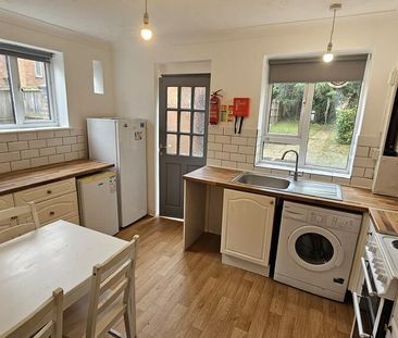 1 bedroom in a house share to rent - Photo 2