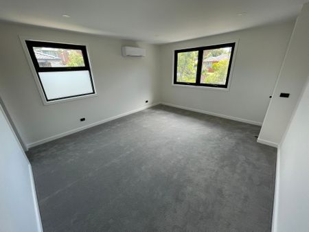 Brand New Townhouse in Prime Mount Waverley Court Location - Photo 3