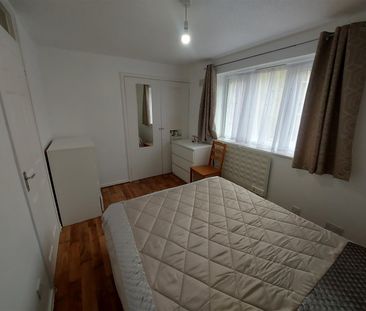 1 bed flat to rent in Springwood Crescent, Edgware, HA8 - Photo 3