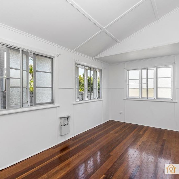 27b Hugh Street, West End QLD 4810 - House For Rent | Domain - Photo 1