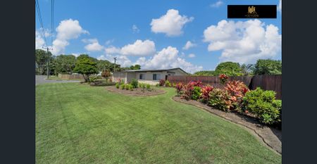 Beautifully Renovated Home in Holloways Beach! - Photo 3