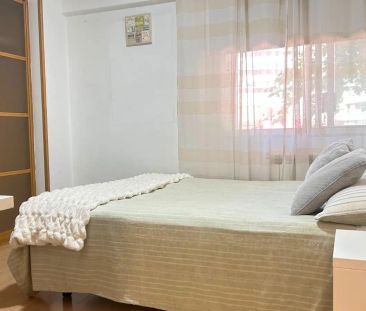 Room shared in an 8-bedroom apartment for rent in Guindalera, bills included. - Foto 4