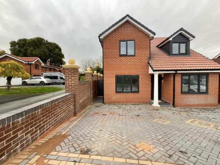 4 bedroom detached house to rent - Photo 4