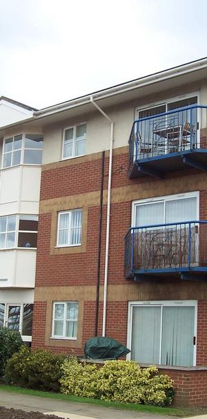 2 bedroom flat to rent - Photo 2