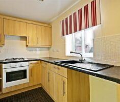 2 BEDROOM Maisonette - Upper - Photo 1