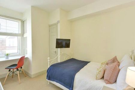 8 bedroom terraced house to rent - Photo 4