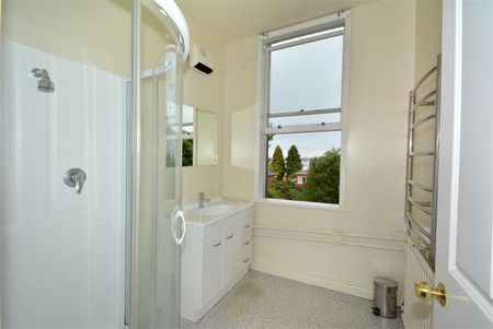 Studio rooms available located on High St - Available 01/01/2026 - Photo 3