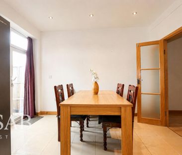 4 bedroom end of terrace house to rent - Photo 2