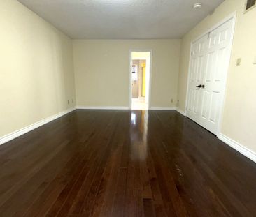 For Lease - 6 Winding Court, Toronto, Ontario - Photo 4