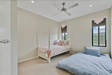 Stunning Family Home with Ducted Air Conditioning and Pool! - Photo 3