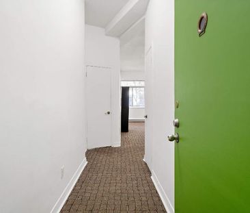 GHETTO MCGILL- STUDIO RENOVÉ & MEUBLÉ- EMPLACEMENT EXCEPTIONNEL - Photo 3