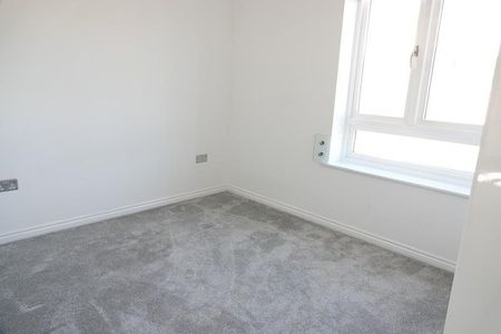 5 bedroom detached house to rent - Photo 2