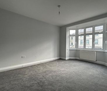 3 bedroom flat to rent - Photo 5