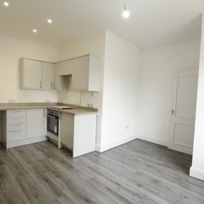 1 bedroom property to rent in Cheltenham - Photo 1