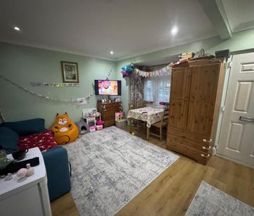 4 bedroom semi-detached house to rent - Photo 1