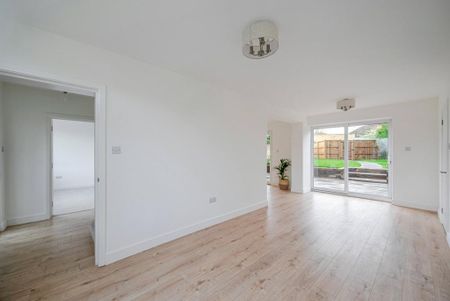 5 bedroom semi-detached house to rent - Photo 2