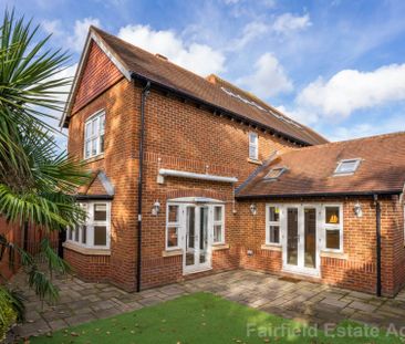 Watford Heath, Oxhey, WD19 - Photo 1