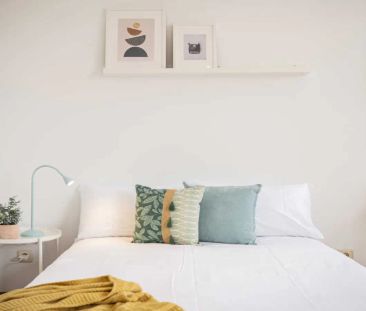 Room in a shared 12-bedroom apartment for rent in Cuatro Caminos. - Foto 2