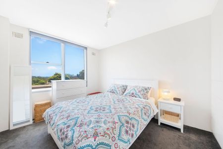 Renovated Fully Furnished Apartment with Stunning Middle Harbour Views - Photo 3